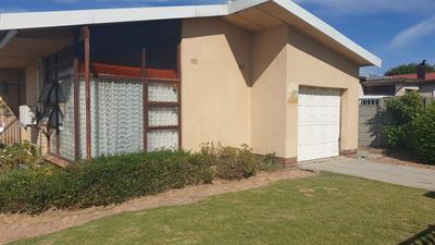 House For Sale in Windsor Park, Cape Town